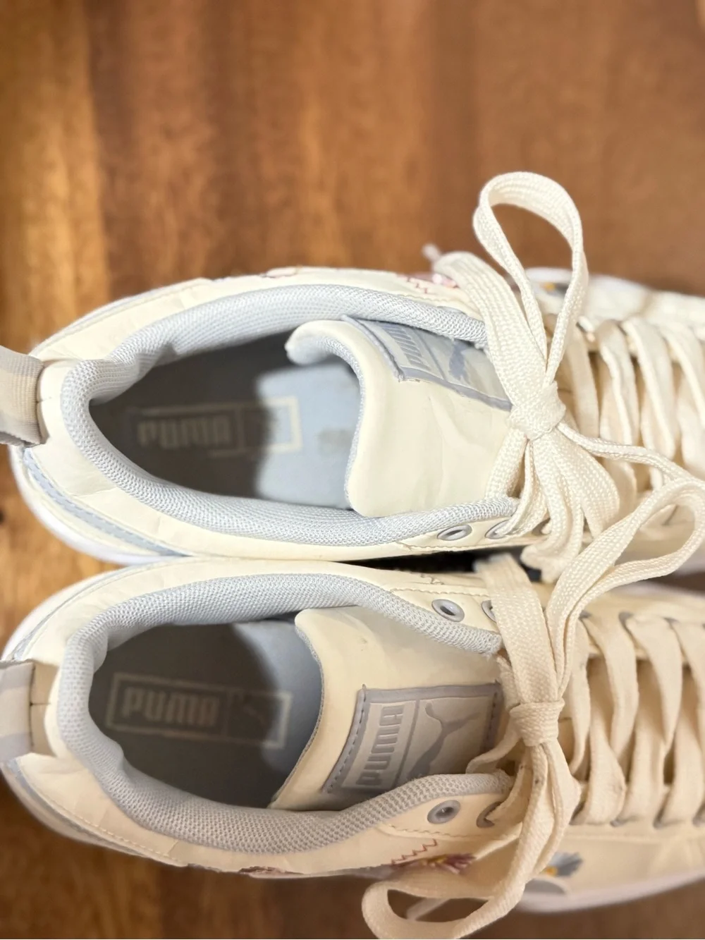 Puma Cream Platform Sneakers with Pastel Floral Embroidery Women’s Size 5.5